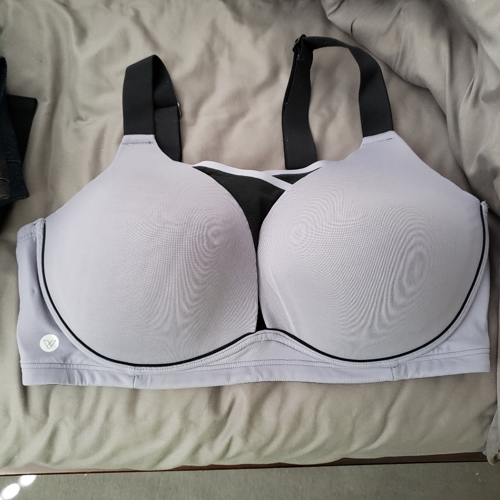 Lane Bryant LIVI Convertible No Wire-Wicking Gray/Black 40DD Sports Bra